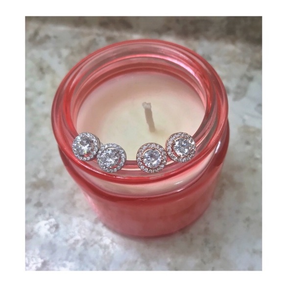 [Ashlee] 18K Halo Earrings - Picture 7 of 7